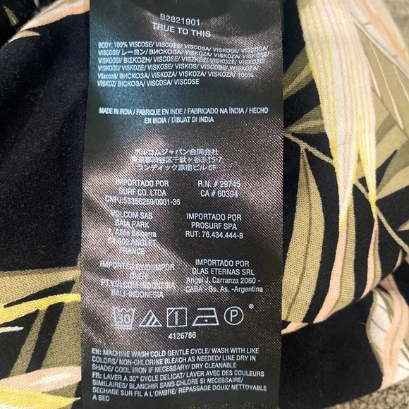 Volcom wrap romper. Excellent condition, never worn - Picture 8 of 8